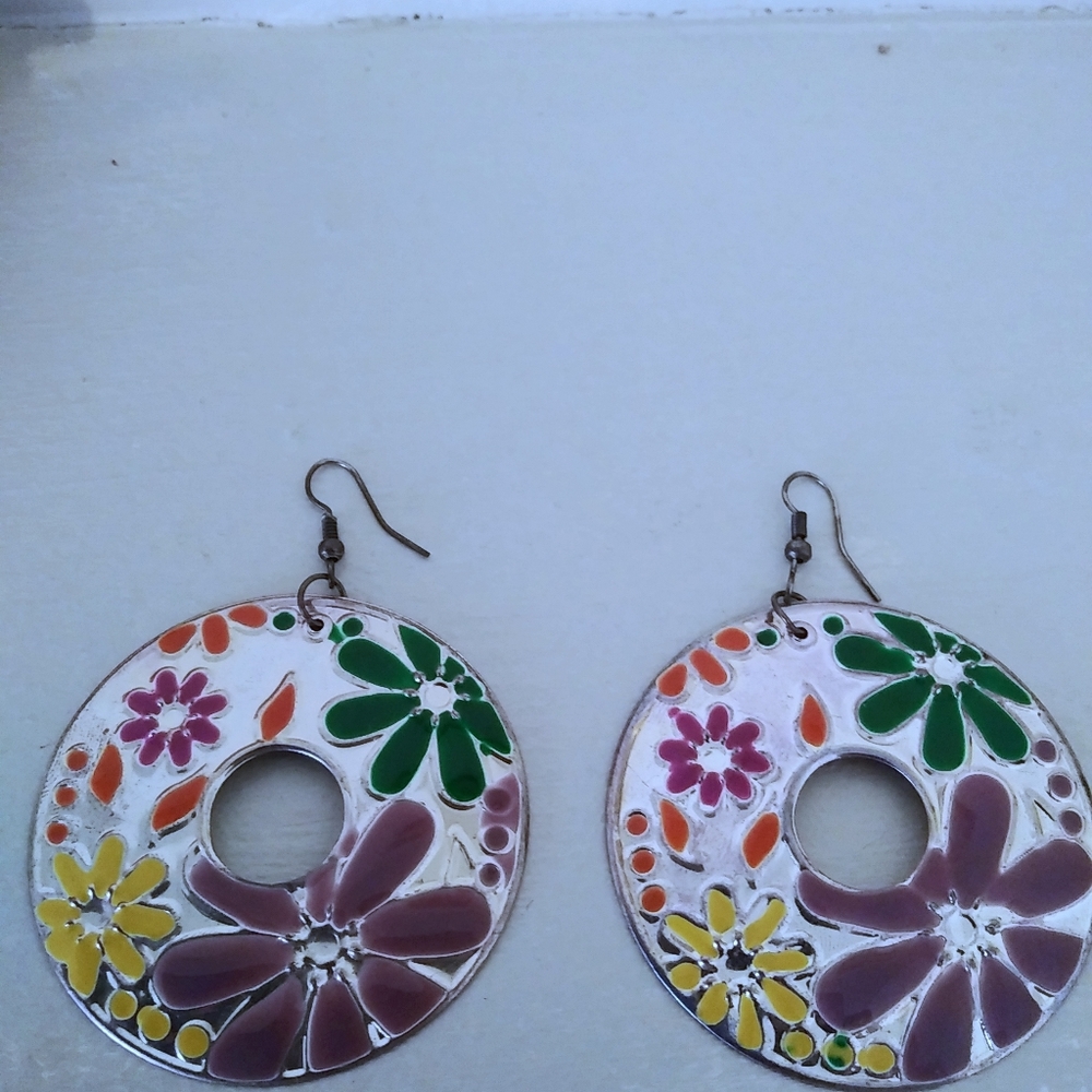 Circular silver colored flower earrings